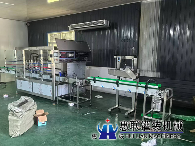 調(diào)味料灌裝機(jī)安裝現(xiàn)場